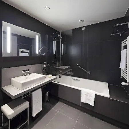 Nh Hotel Parme